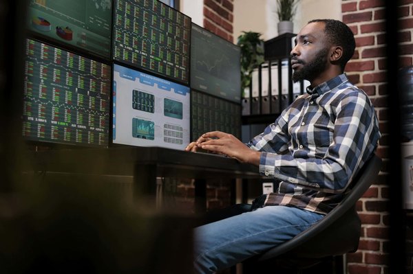 Comment les entreprises de services financiers peuvent-elles utiliser l'analyse prédictive pour améliorer la gestion des risques?